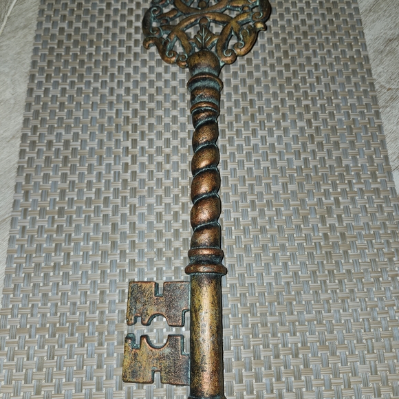 Vintage Cast Iron Ornate Skeleton Key - Picture 4 of 5
